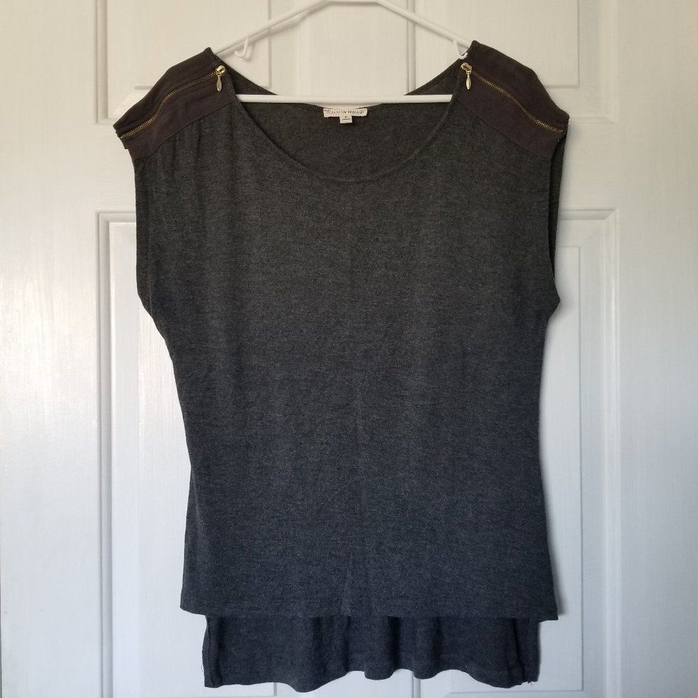 Zenana Gray Sleeveless Zippered Shoulder Blouse Size Medium